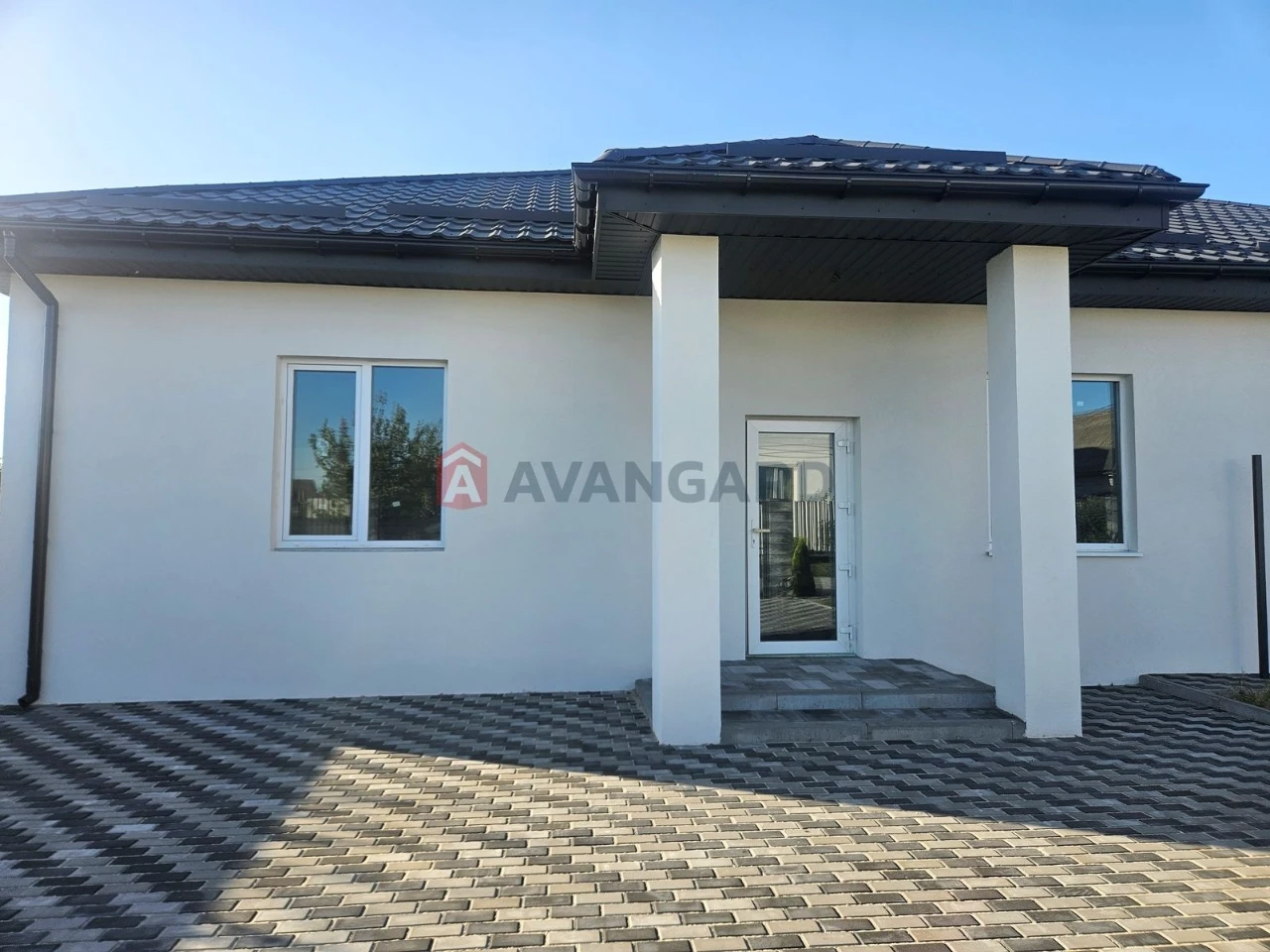 Sale of a modern house with gas!