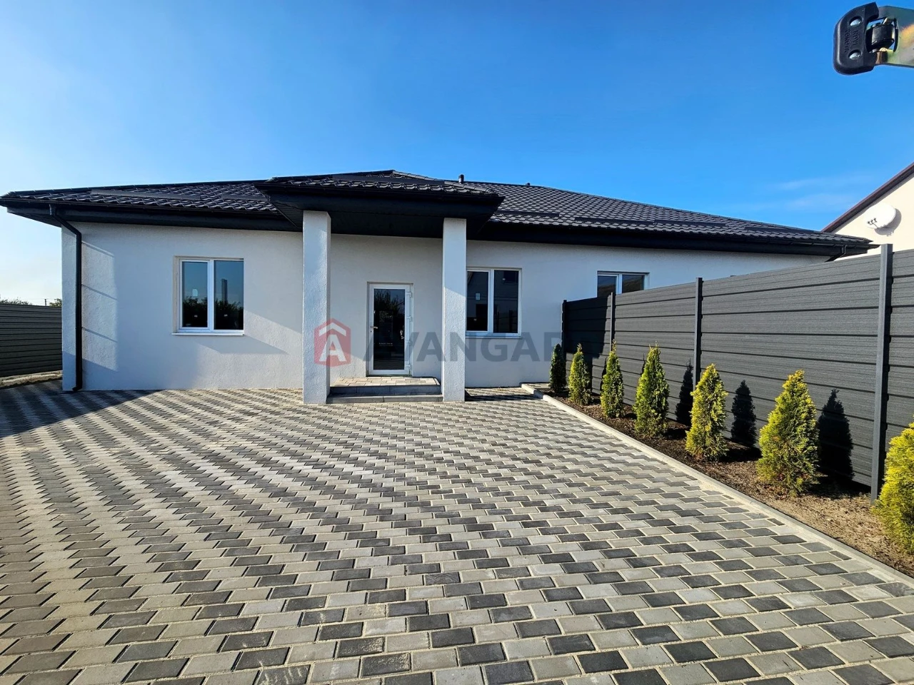 Sale of a modern house with gas!