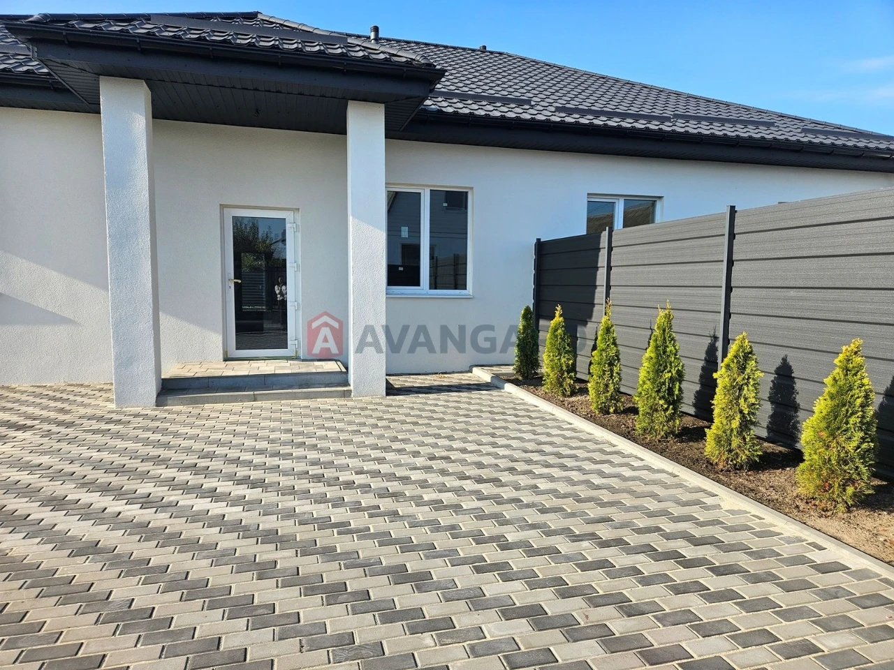 Sale of a modern house with gas!