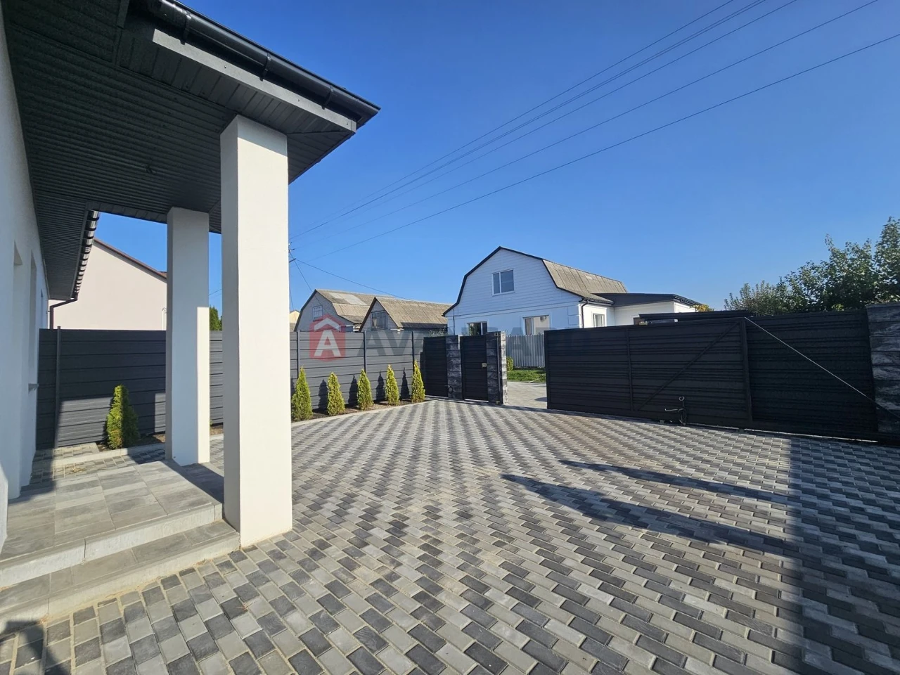 Sale of a modern house with gas!