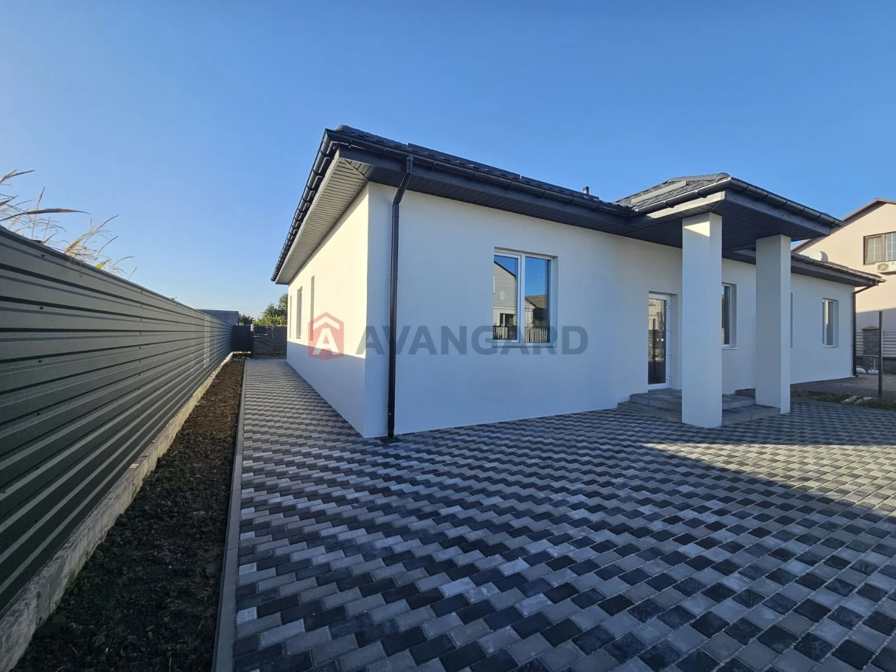 Sale of a modern house with gas!