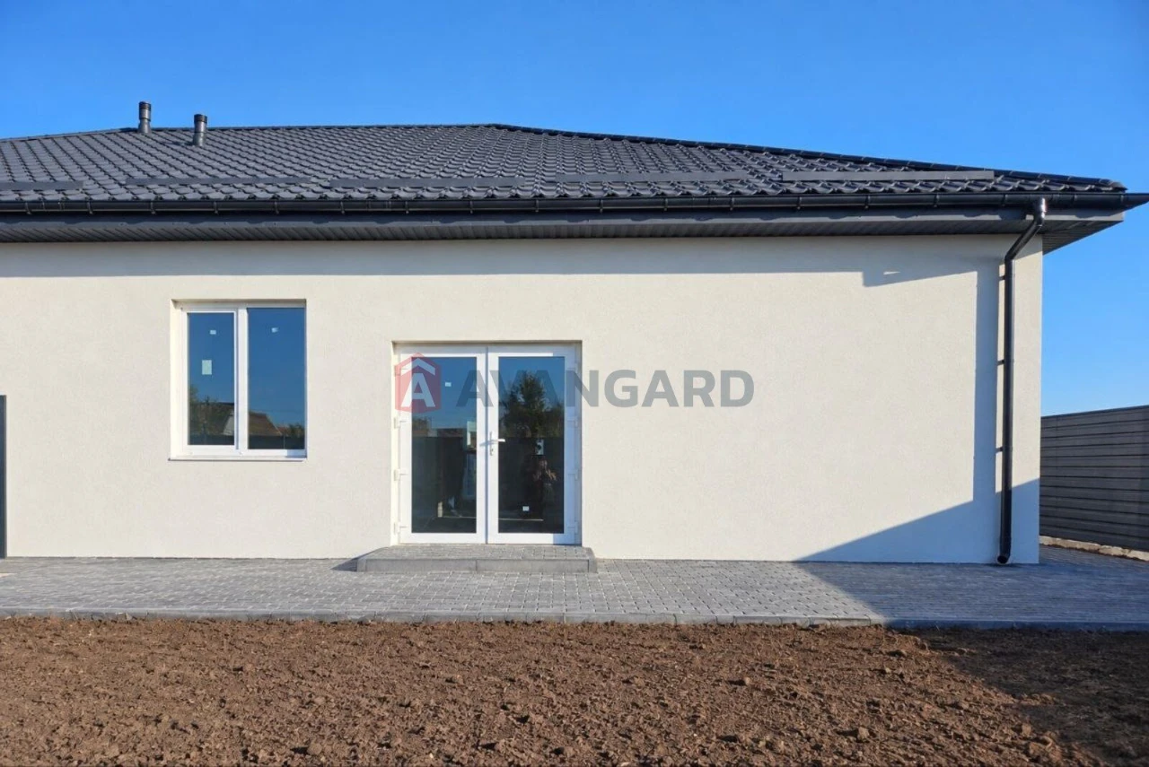 Sale of a modern house with gas!