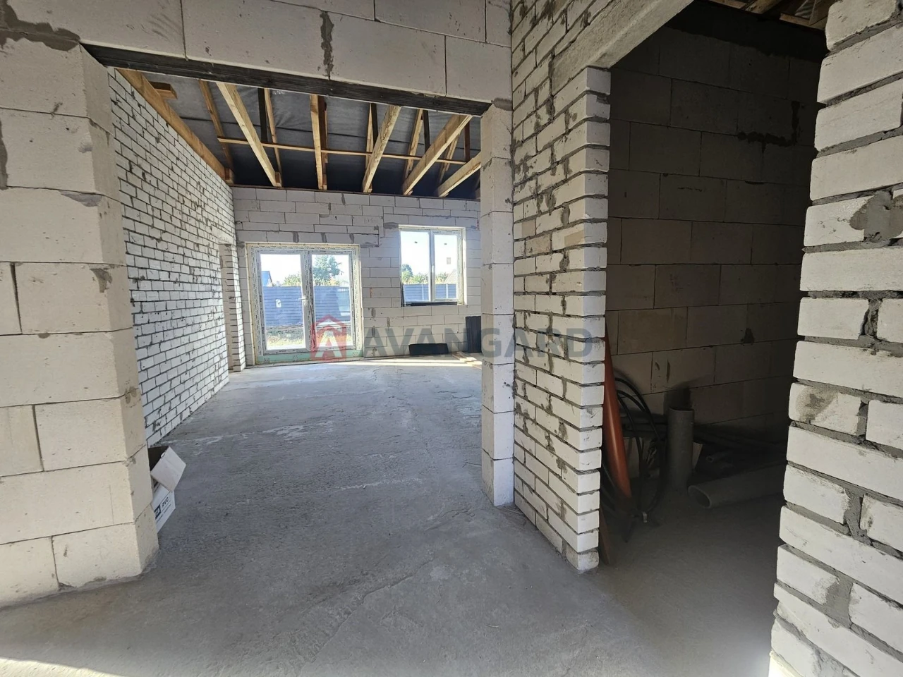 Sale of a modern house with gas!