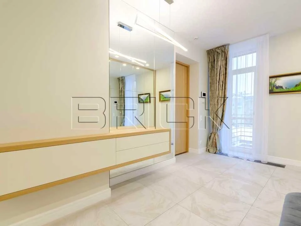 Apartment. Kruglouniversitytska st.