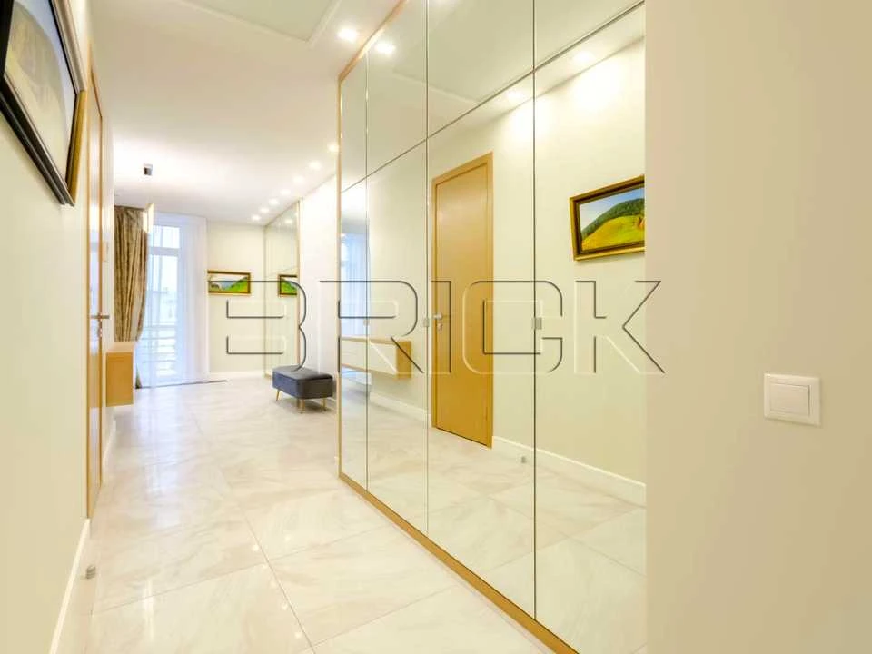 Apartment. Kruglouniversitytska st.