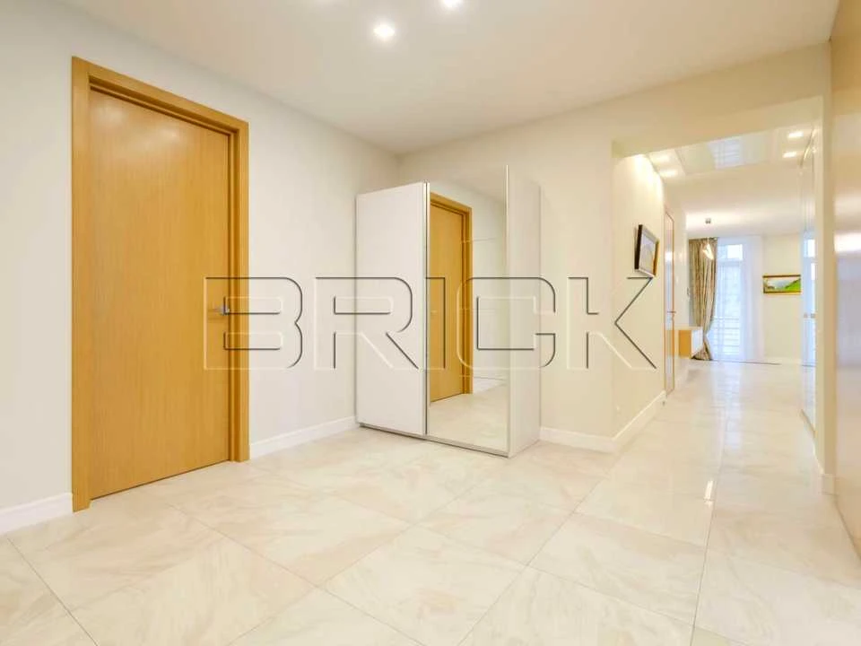 Apartment. Kruglouniversitytska st.