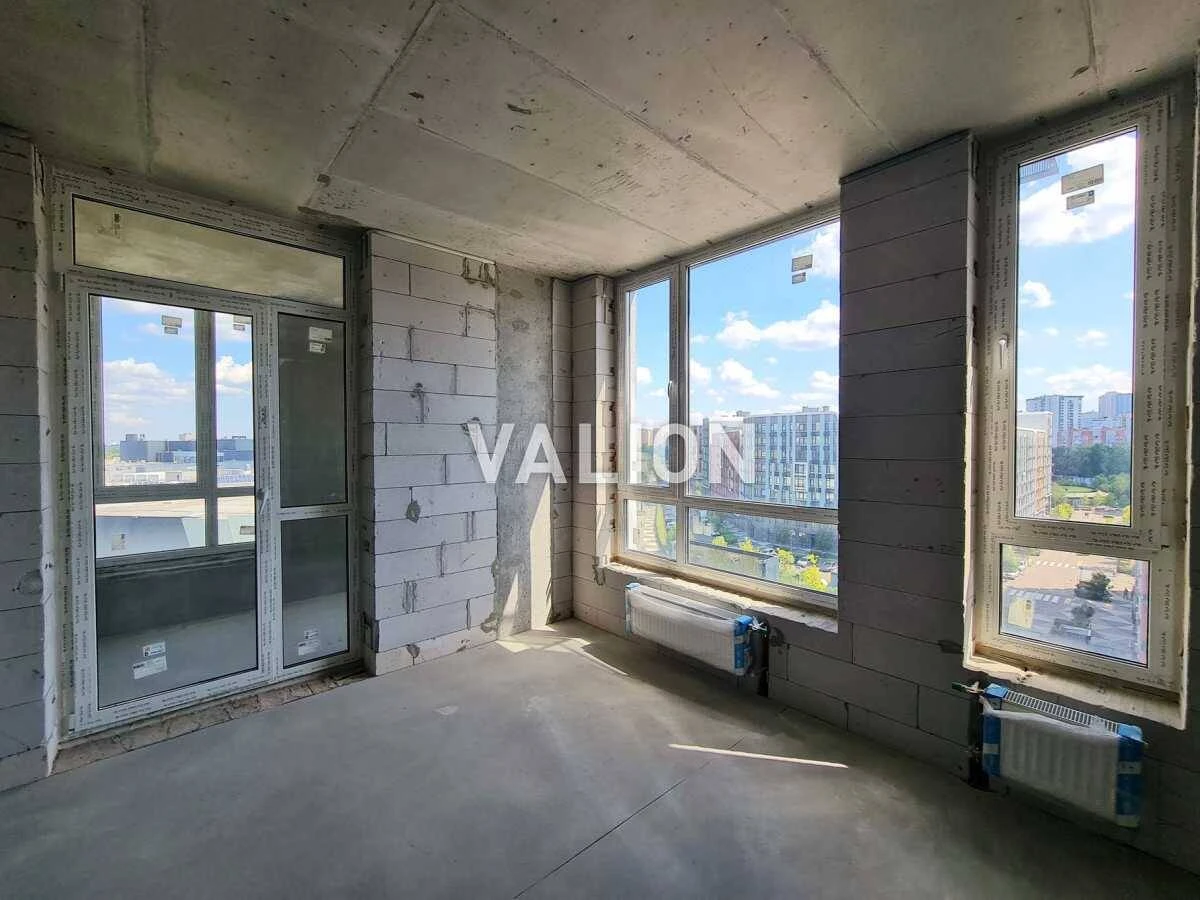 Apartment for Sale: 3-bedroom, Holosiiv, Tadeya Ril'skogo Street