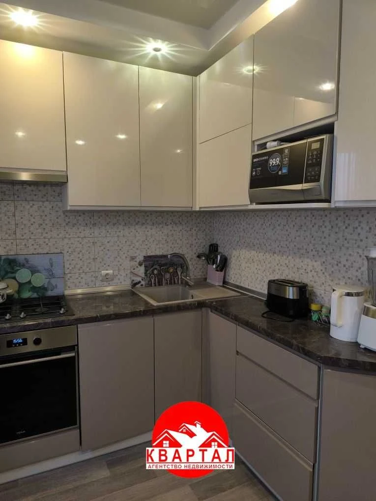 For sale 3-room apartment with renovation, area near Silpo on Fo