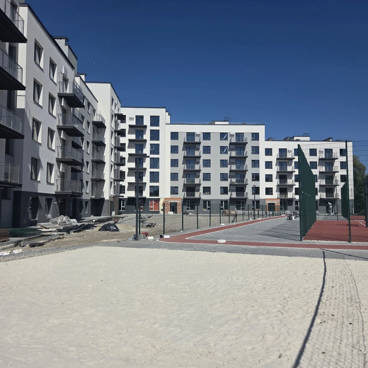 Продаю готову 1,5- кім. квартиру з балконом у Новому ЖК клуб