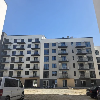 Продаю готову 1,5- кім. квартиру з балконом у Новому ЖК клуб