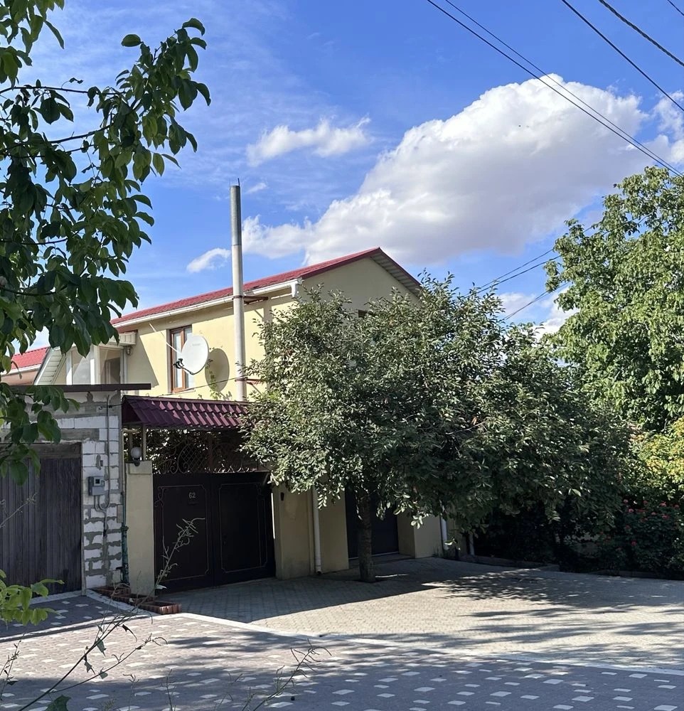 Продам двохповерховий будинок