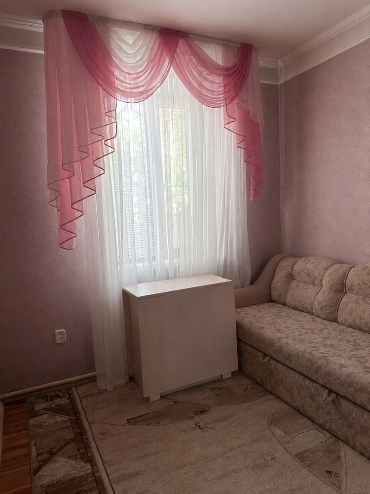 Продам двохповерховий будинок