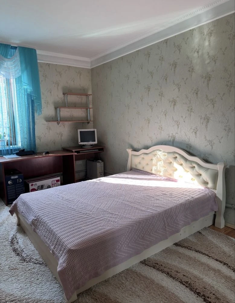 Продам двохповерховий будинок