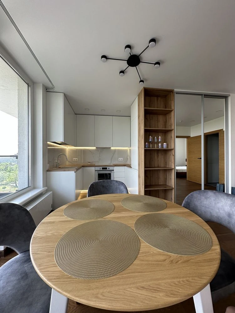 For Sale: Apartment near the Zhytomyr and Akademystytse metro stations in Kyiv