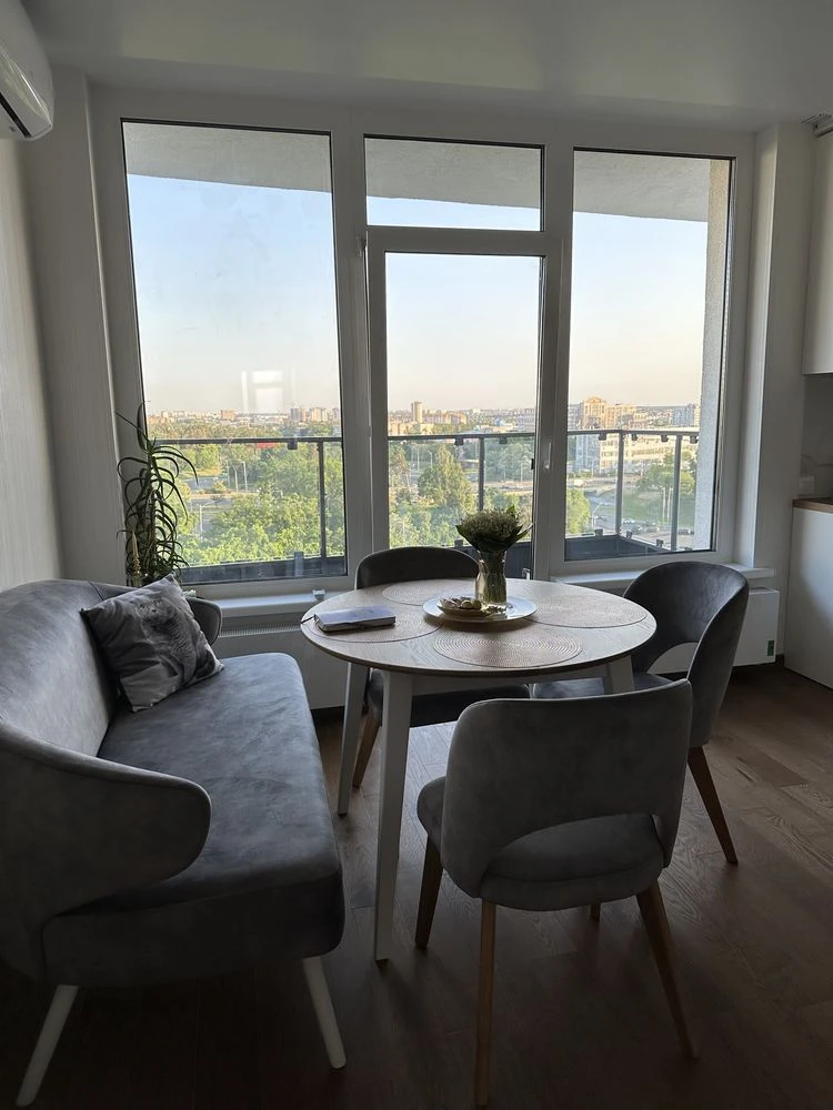 For Sale: Apartment near the Zhytomyr and Akademystytse metro stations in Kyiv