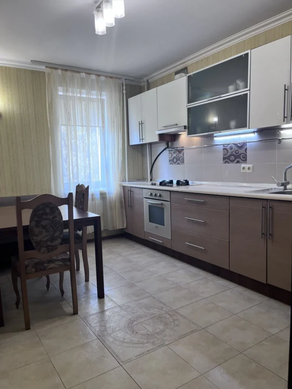 Продам 2 ком квартиру на Заболотного