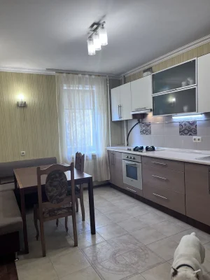 Продам 2 ком квартиру на Заболотного