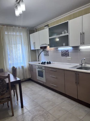 Продам 2 ком квартиру на Заболотного