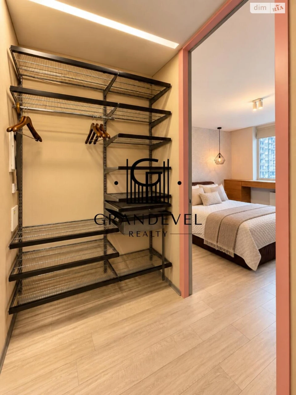 Sale Apartment Holosiiv