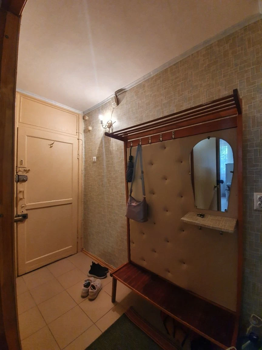 For Sale: 1-bedroom apartment in Pavlov Pole, near Botanicheskiy Sad metro station