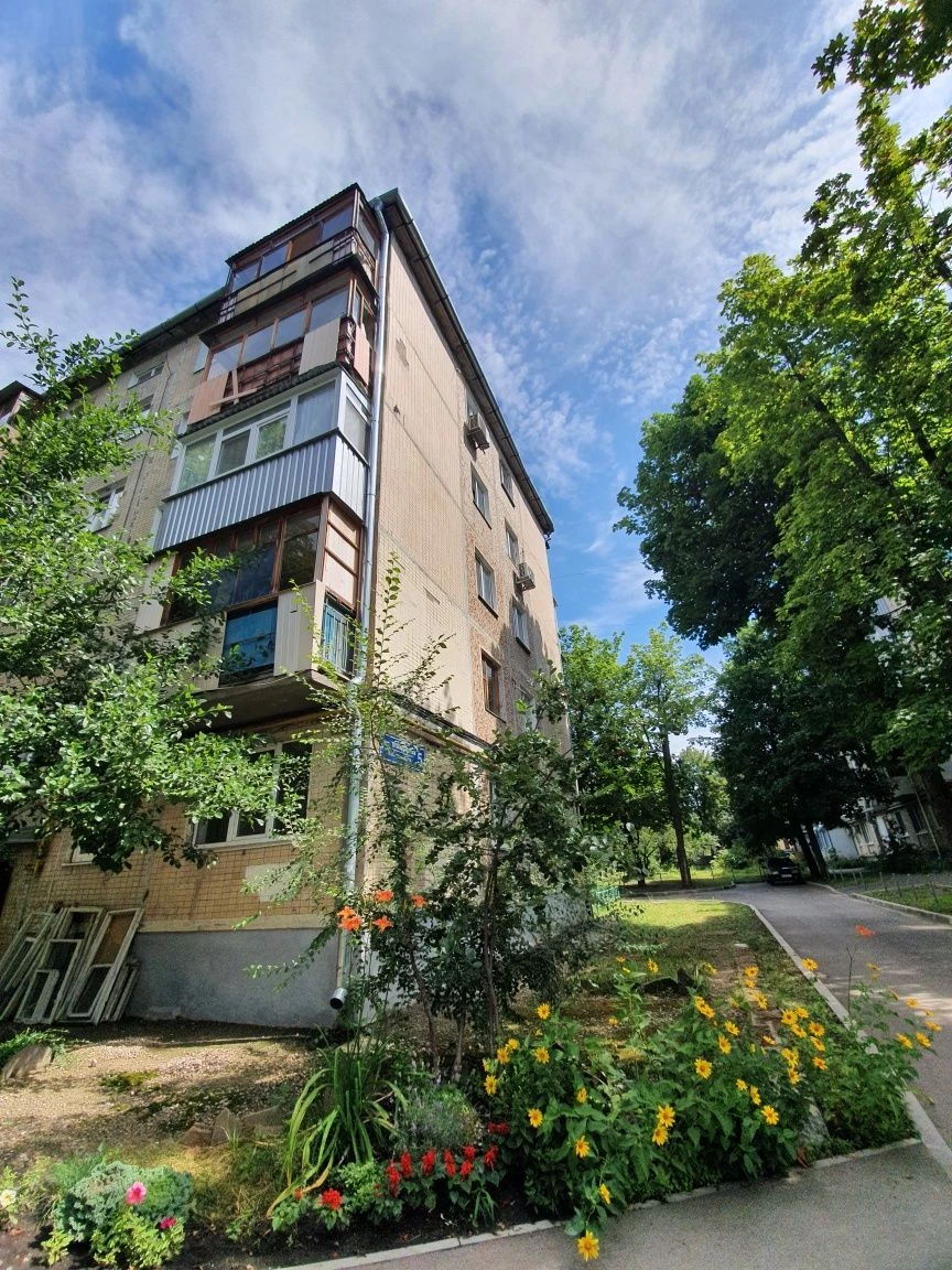 For Sale: 1-bedroom apartment in Pavlov Pole, near Botanicheskiy Sad metro station