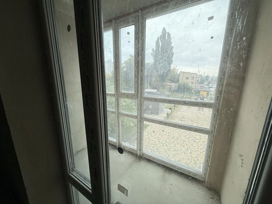 2nd Floor, I will sell my 2-room residential complex Berezhanskyi Mykola Gulaka St.