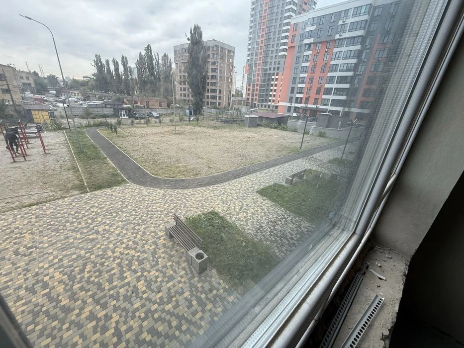 2nd Floor, I will sell my 2-room residential complex Berezhanskyi Mykola Gulaka St.