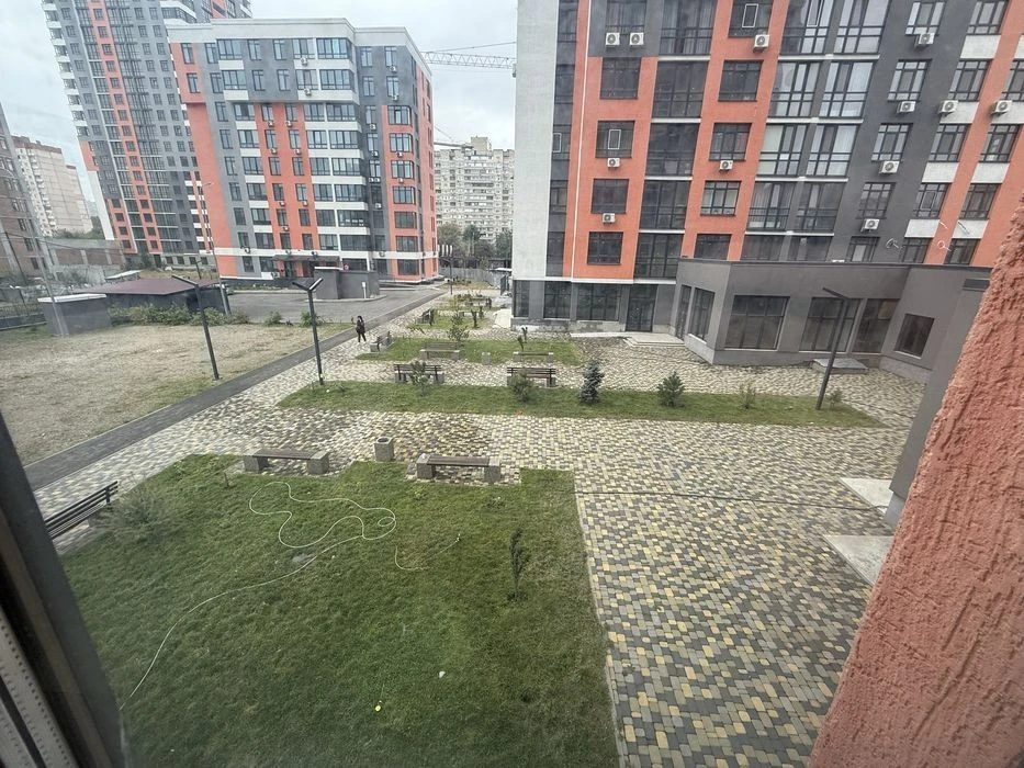 2nd Floor, I will sell my 2-room residential complex Berezhanskyi Mykola Gulaka St.