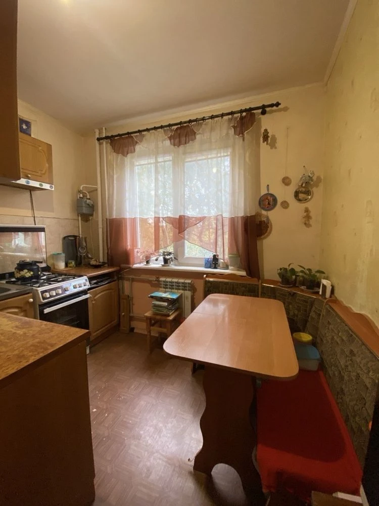 Selling 4 room apartment, Saltovo, Street of Heroes of Labor, 45
