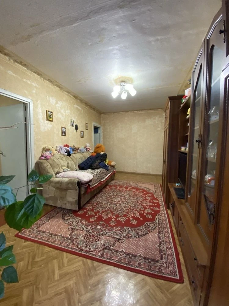 Selling 4 room apartment, Saltovo, Street of Heroes of Labor, 45