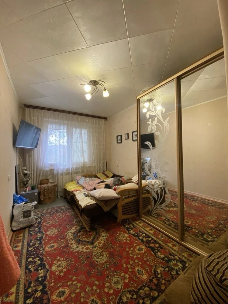 Selling 4 room apartment, Saltovo, Street of Heroes of Labor, 45