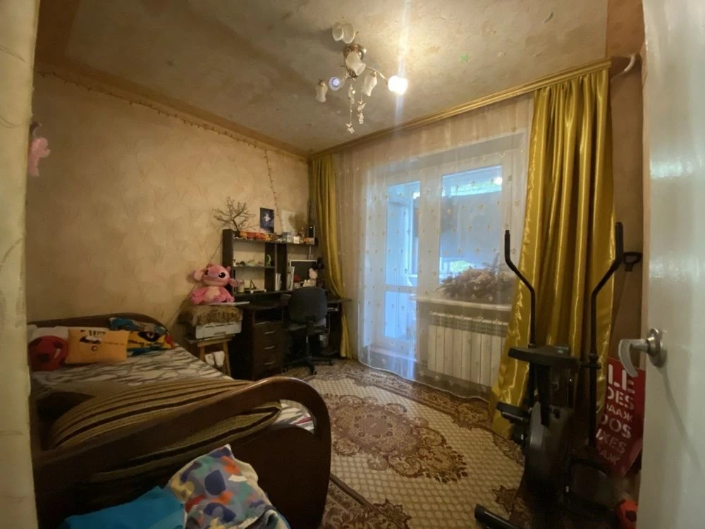 Selling 4 room apartment, Saltovo, Street of Heroes of Labor, 45