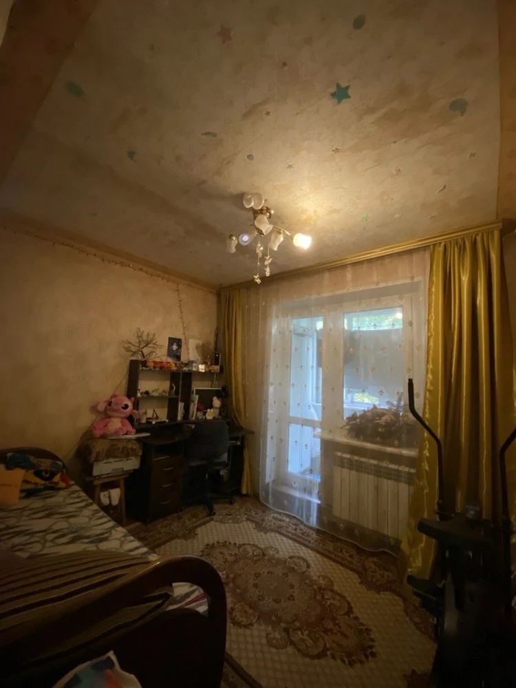 Selling 4 room apartment, Saltovo, Street of Heroes of Labor, 45