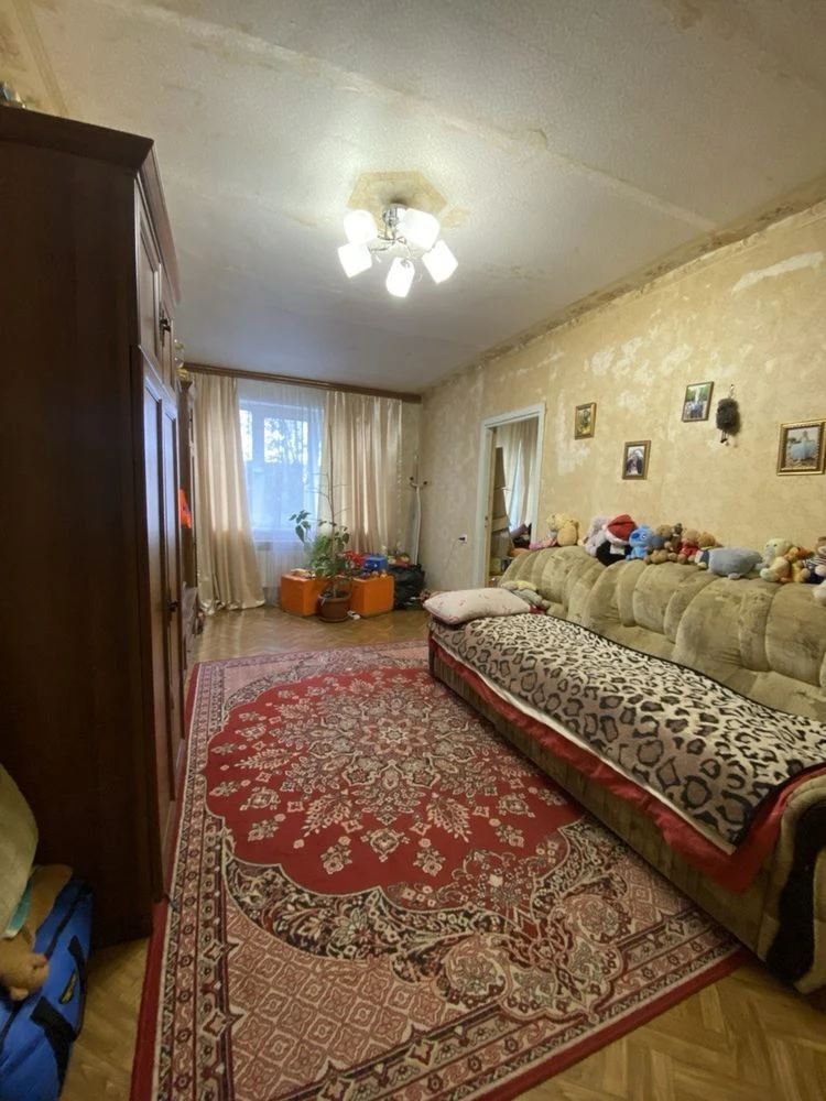 Selling 4 room apartment, Saltovo, Street of Heroes of Labor, 45