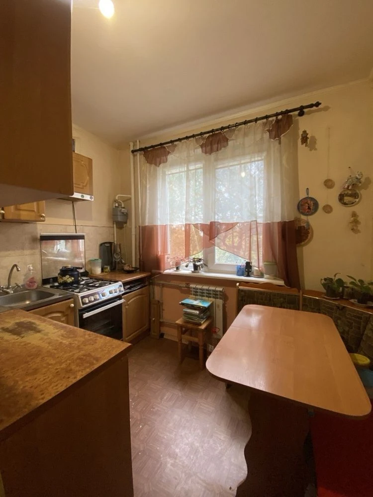 Selling 4 room apartment, Saltovo, Street of Heroes of Labor, 45
