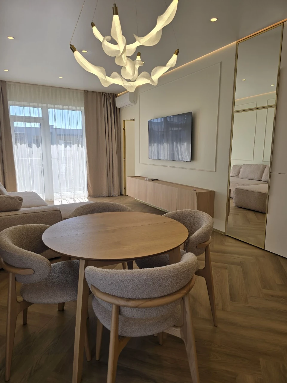 Stylish 1.5-room apartment for sale in the "Sadovy" residential complex in Uzhgorod