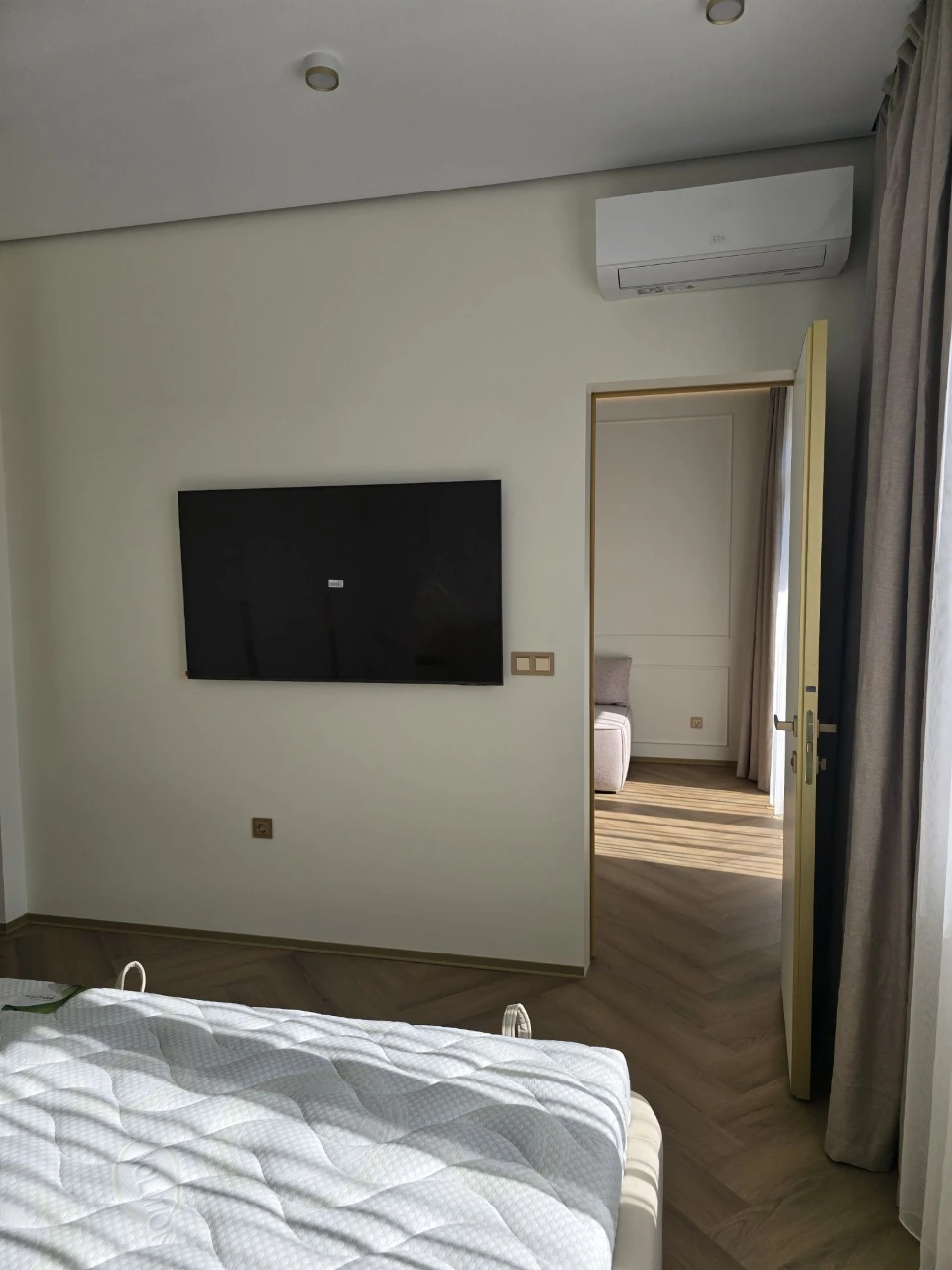 Stylish 1.5-room apartment for sale in the "Sadovy" residential complex in Uzhgorod