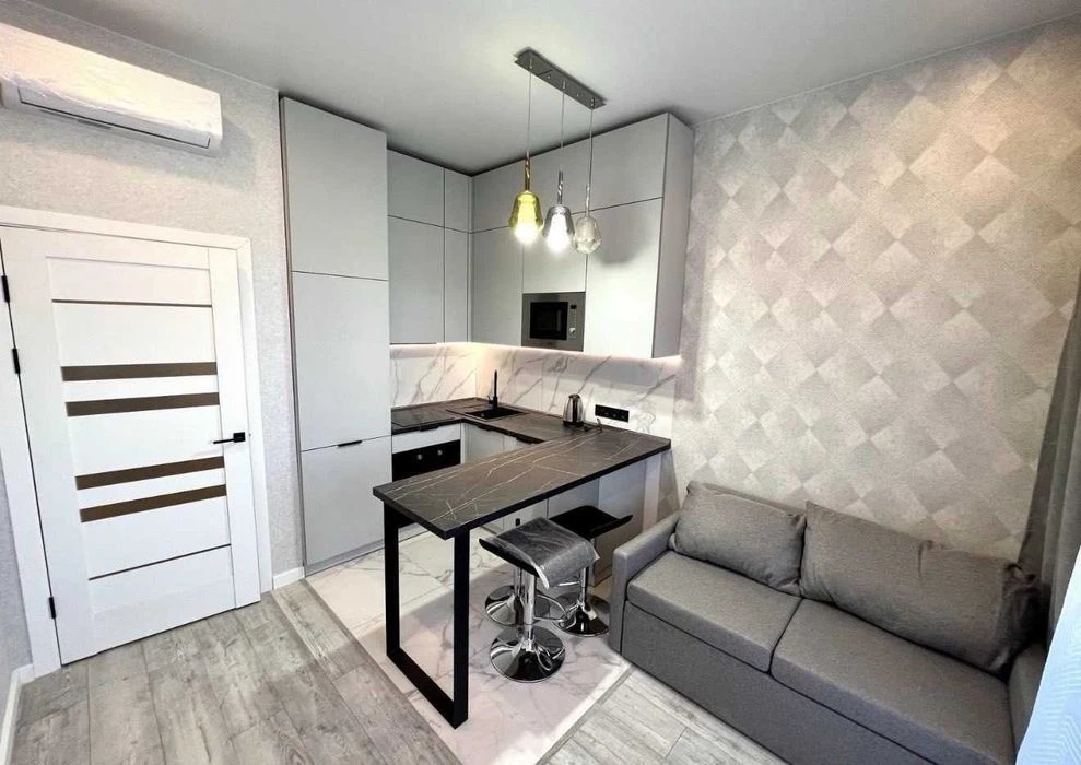 В продаже 2 ком. квартира с ремонтом. В хорошем месте у п