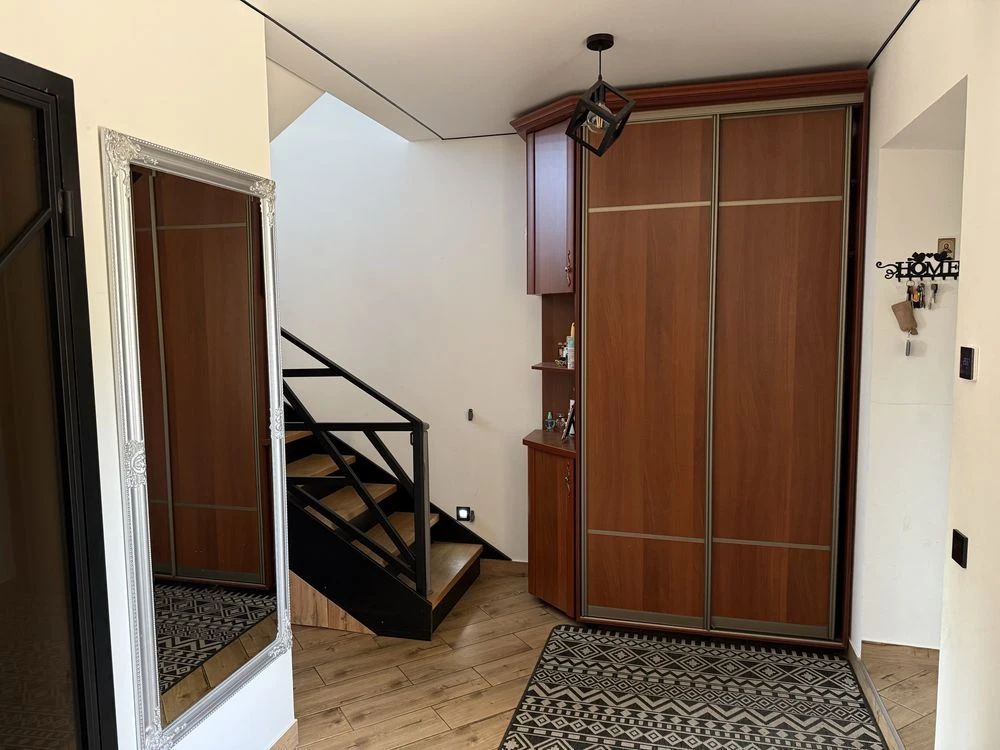 Продаж триповерхового будинку у центрі міста Суми, від власн