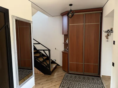 Продаж триповерхового будинку у центрі міста Суми, від власн