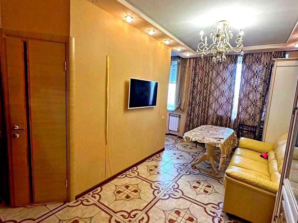 Apartment. Kharkiv, Gymnasium Embankment St. (Chervonoshkilna