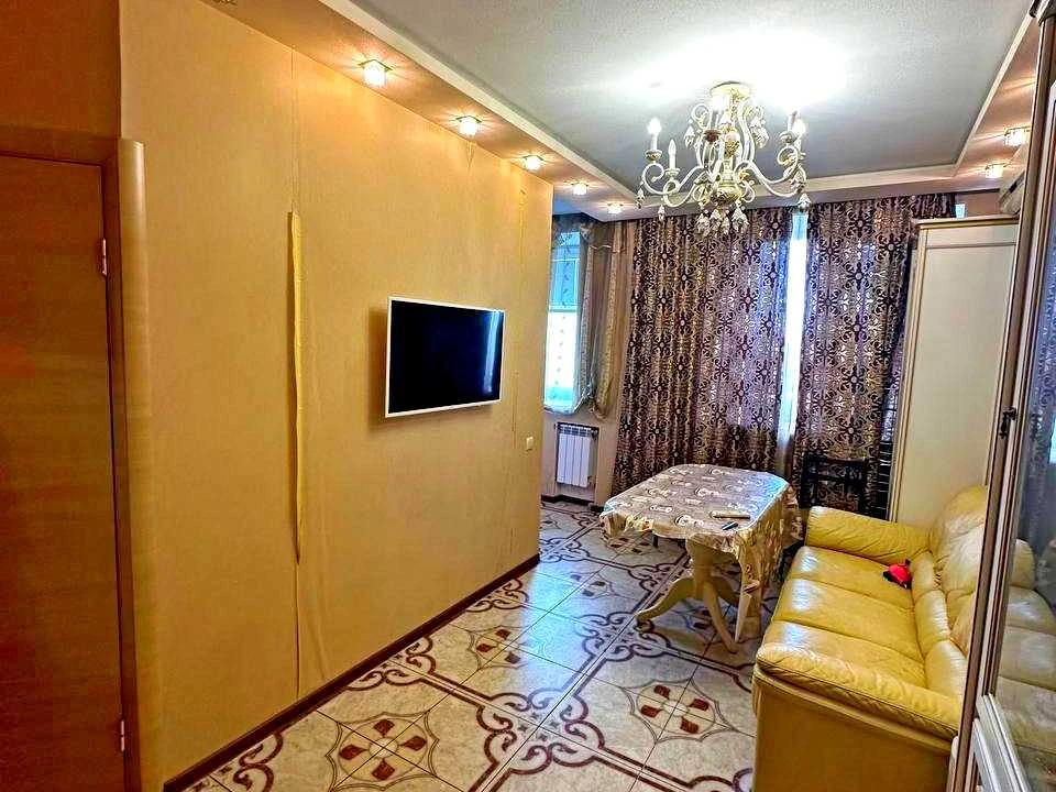 Apartment. Kharkiv, Gymnasium Embankment St. (Chervonoshkilna