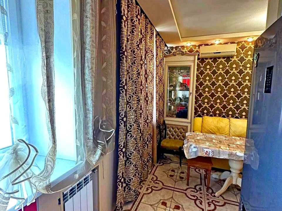 Apartment. Kharkiv, Gymnasium Embankment St. (Chervonoshkilna