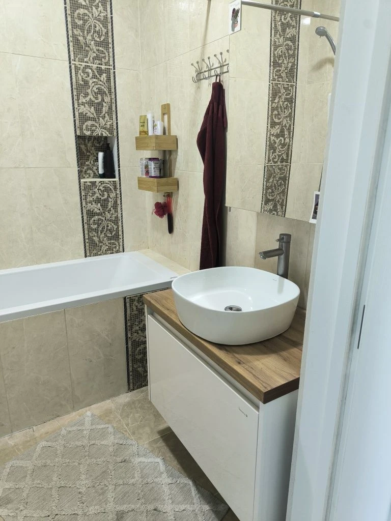 For sale, two-room new building in Maidan area