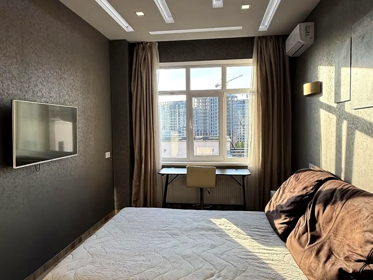 Сдам 1-комнатную квартиру 42 м² на 10-м этаже