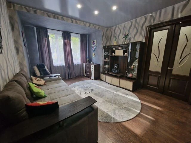 Sale of a 3-room apartment 87.70 m² on Ul. Ulasa Samchuka 240000