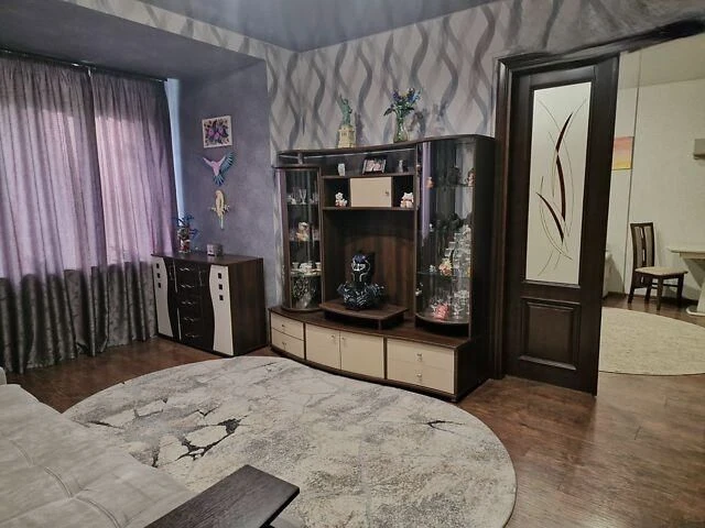 Sale of a 3-room apartment 87.70 m² on Ul. Ulasa Samchuka 240000