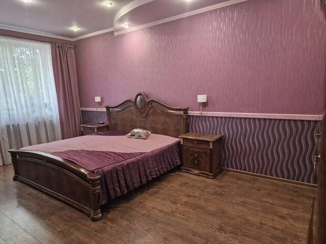 Sale of a 3-room apartment 87.70 m² on Ul. Ulasa Samchuka 240000