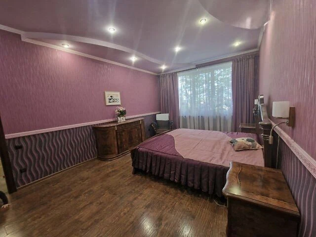 Sale of a 3-room apartment 87.70 m² on Ul. Ulasa Samchuka 240000