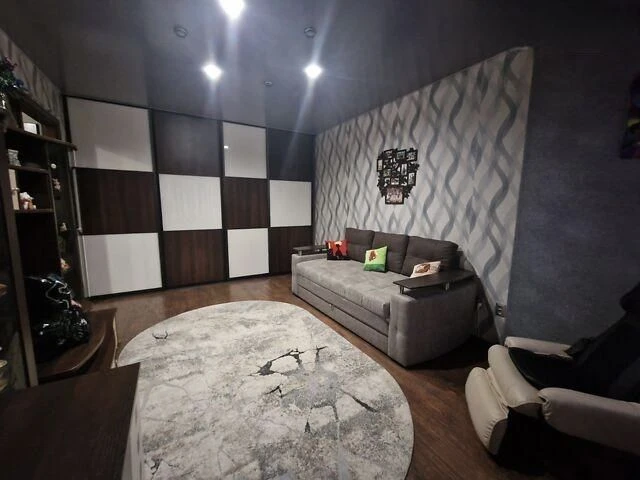 Sale of a 3-room apartment 87.70 m² on Ul. Ulasa Samchuka 240000